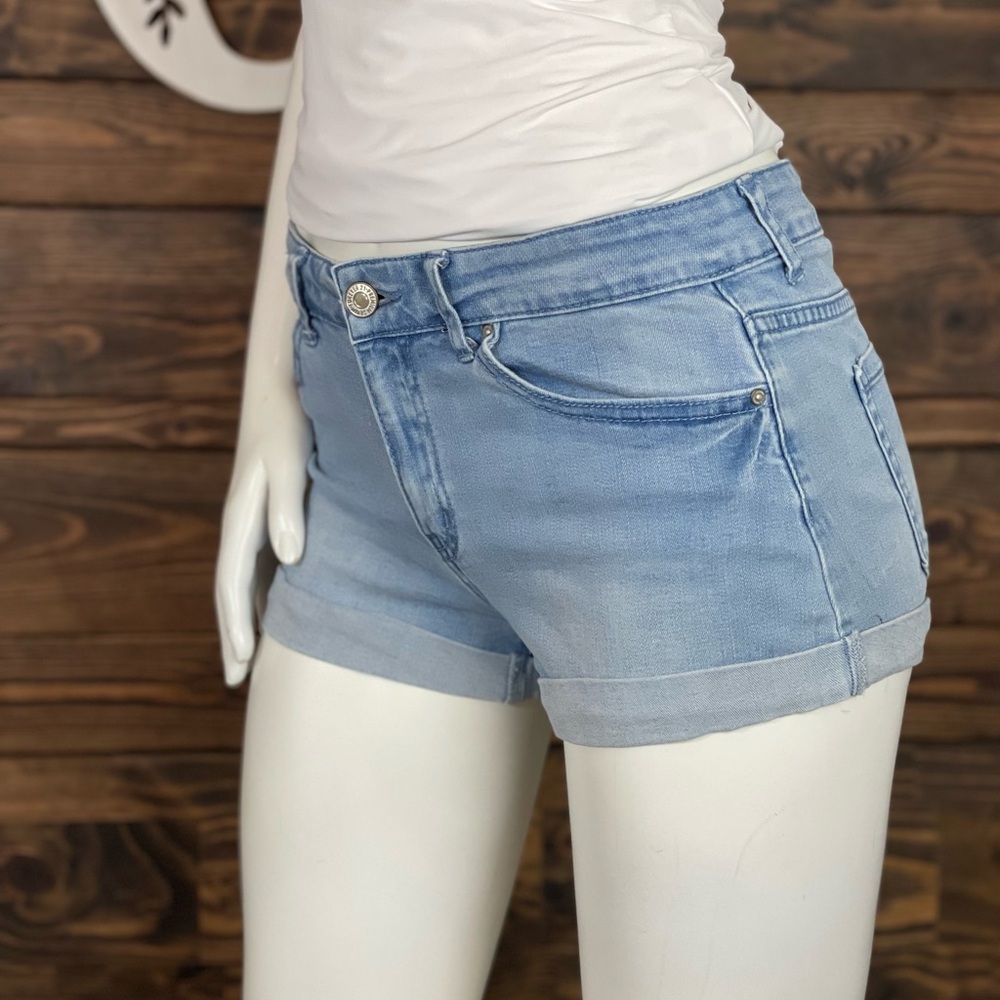 Forever 21 | Light Wash Blue Jean Shorts Rolled Cuff Hem‎ Mid Rise Cut Off